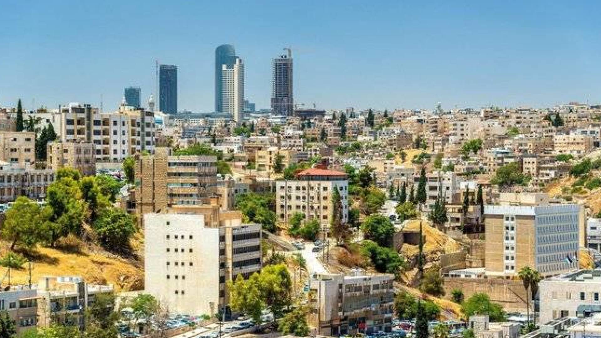 أجواء صافية في عمان