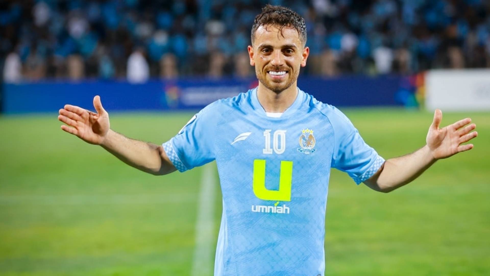 لاعب الفيصلي مجدي العطار يحتفل بفوز سابق