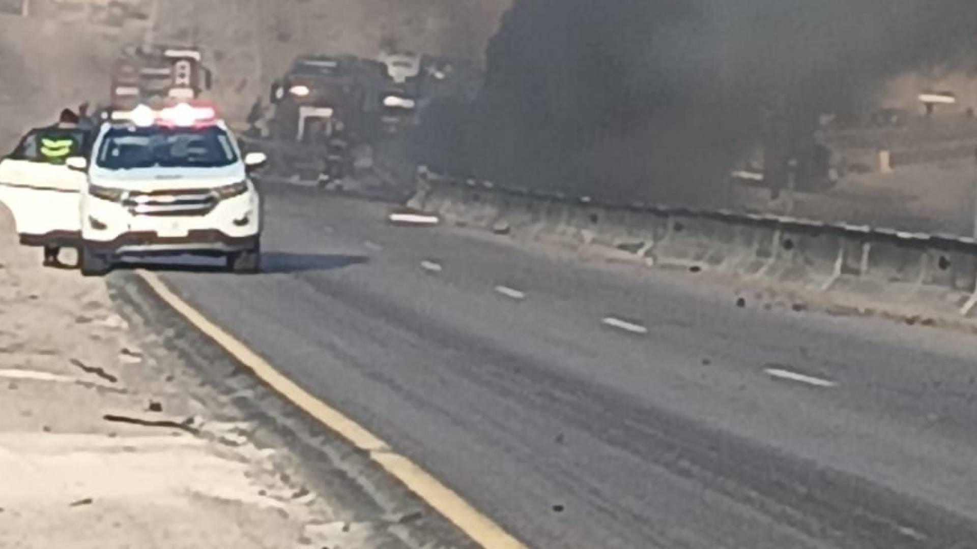 جادث تصادم حريق تريلا في طريق عمان الخلفي