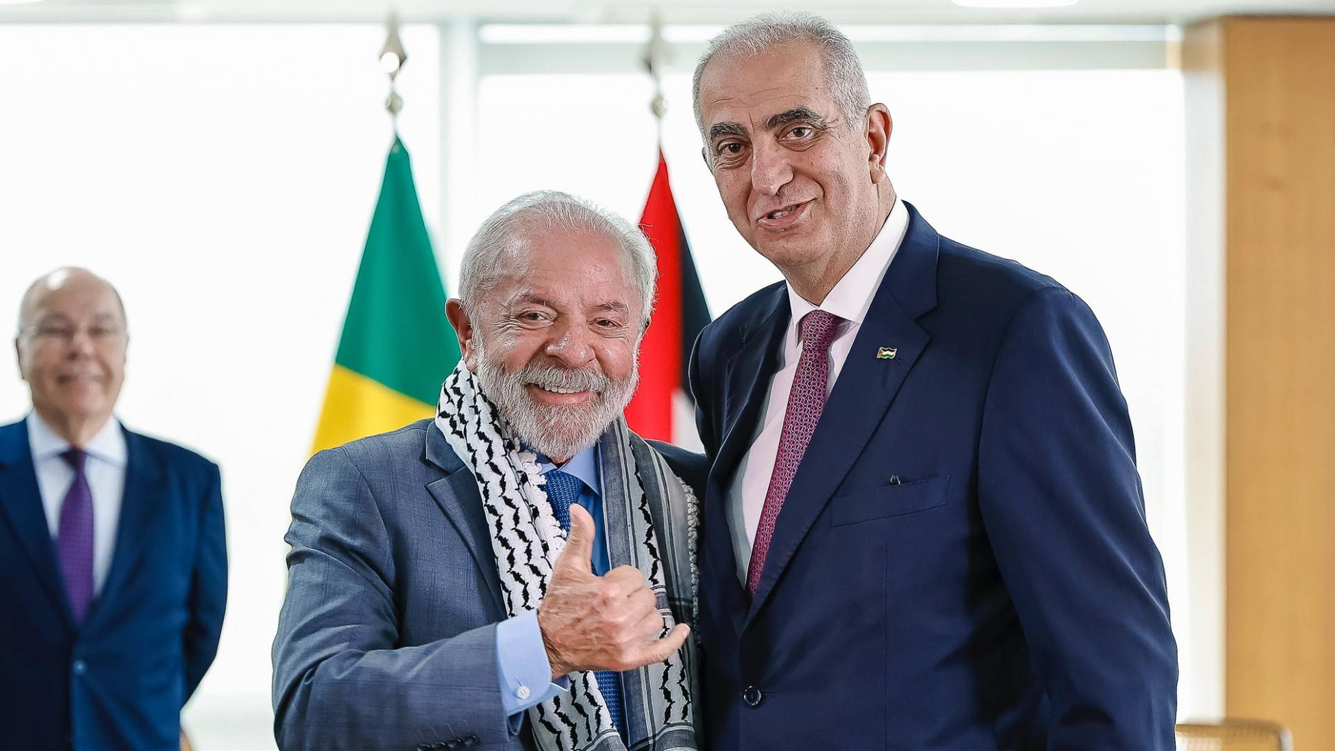الرئيس البرازيلي لولا إيناسيو دا سيلفا و السفير الفلسطيني