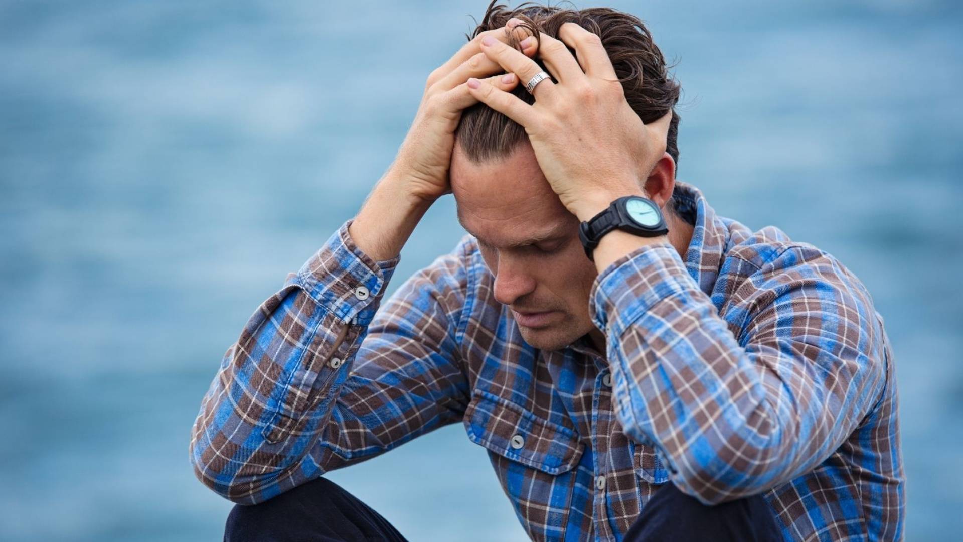 شخص يشعر بلغضب