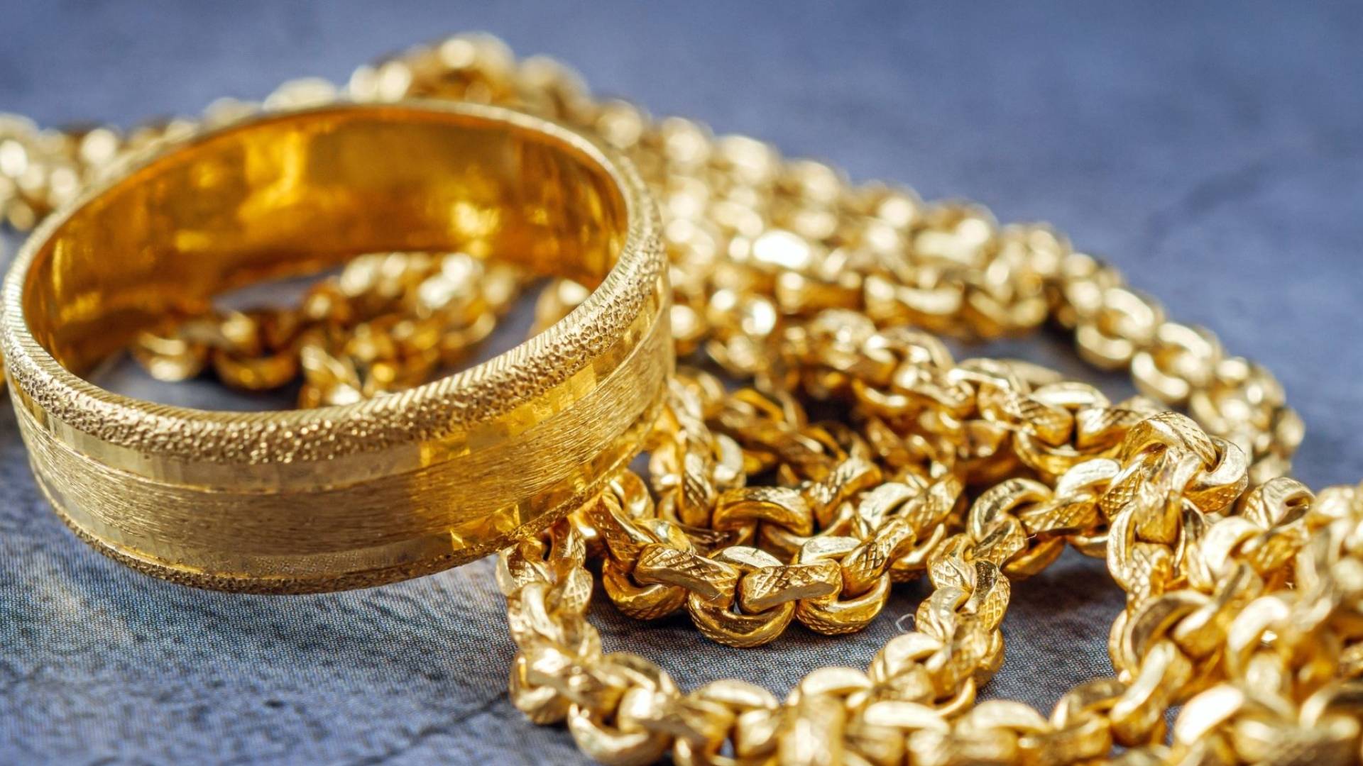 مجوهرات ذهبية