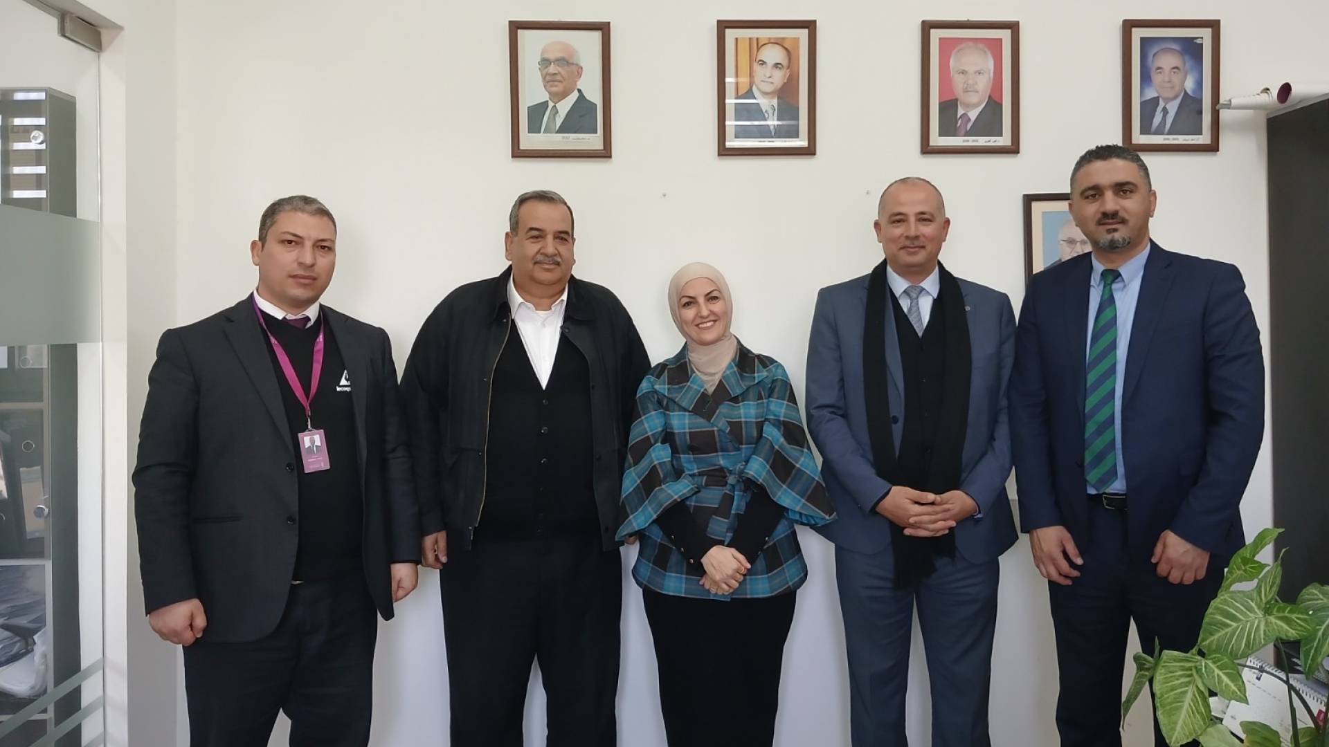 وفد من بنك فلسطين واعضاء من جامعة القدس