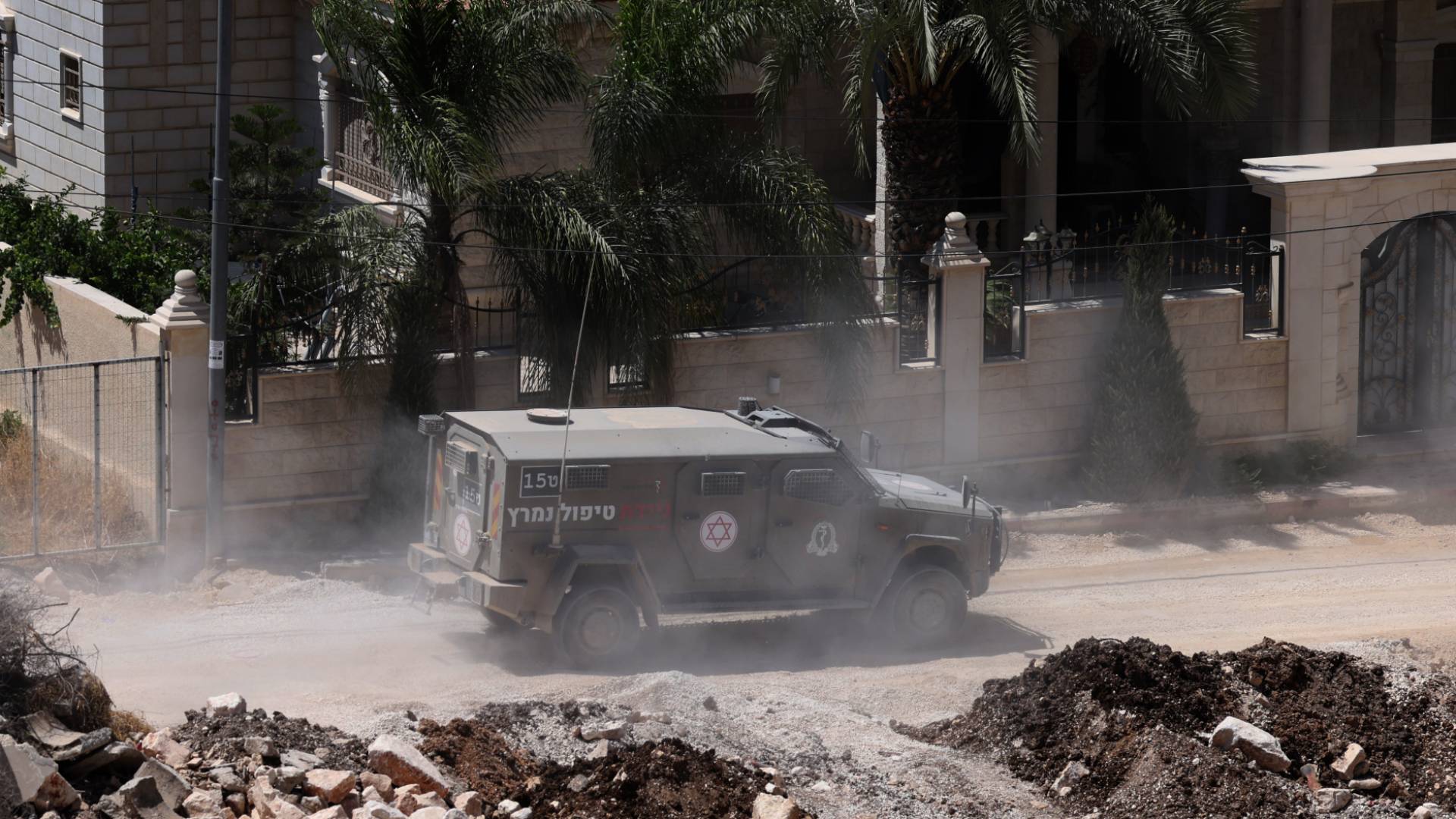 جيب الاحتلال خلال اقتحام بلدة نابلس