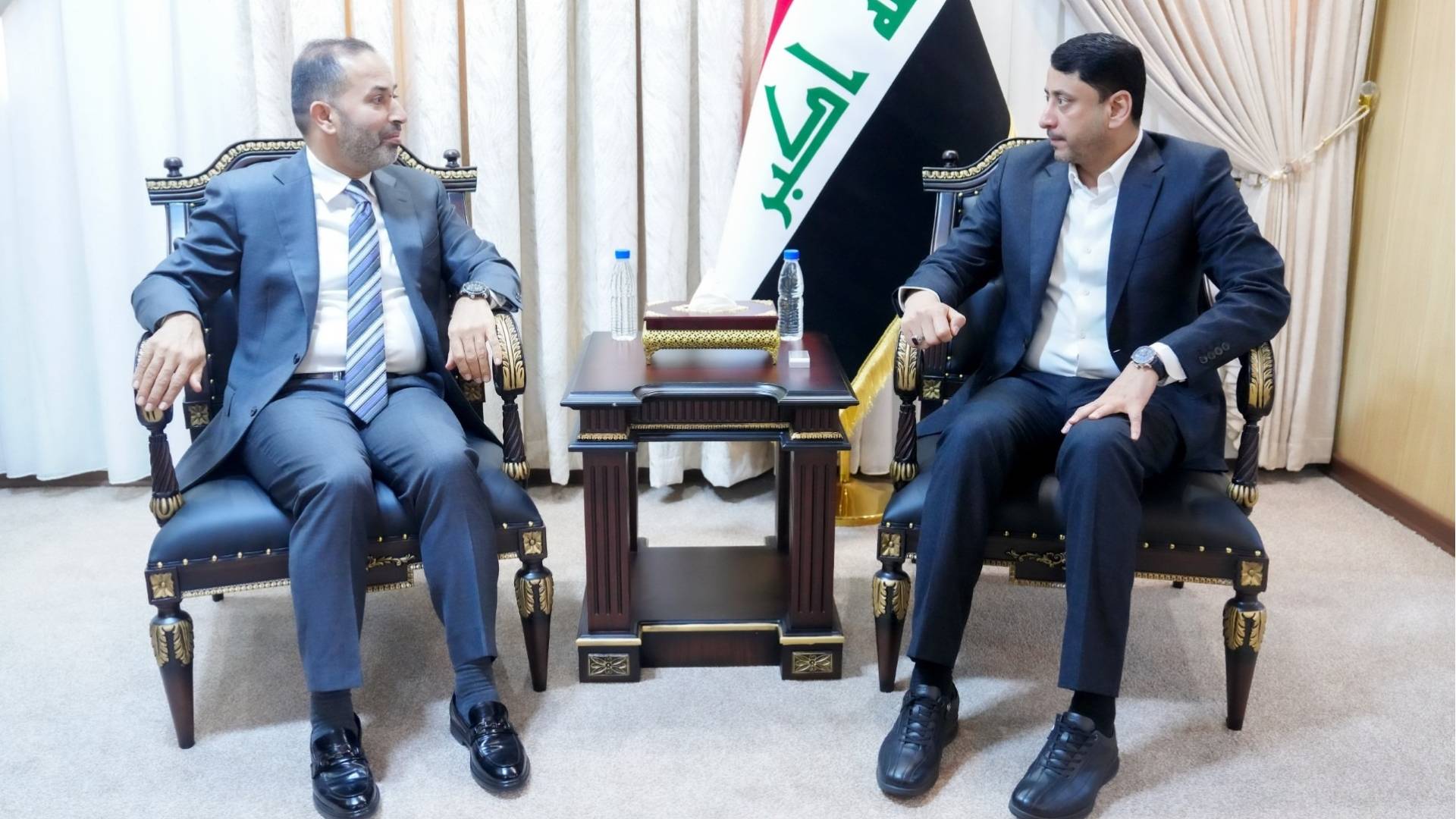 السفير الاردني في العراق ماهر الطراونة و الامين العام لمجلس الوزراء العراقي حميد الغزي