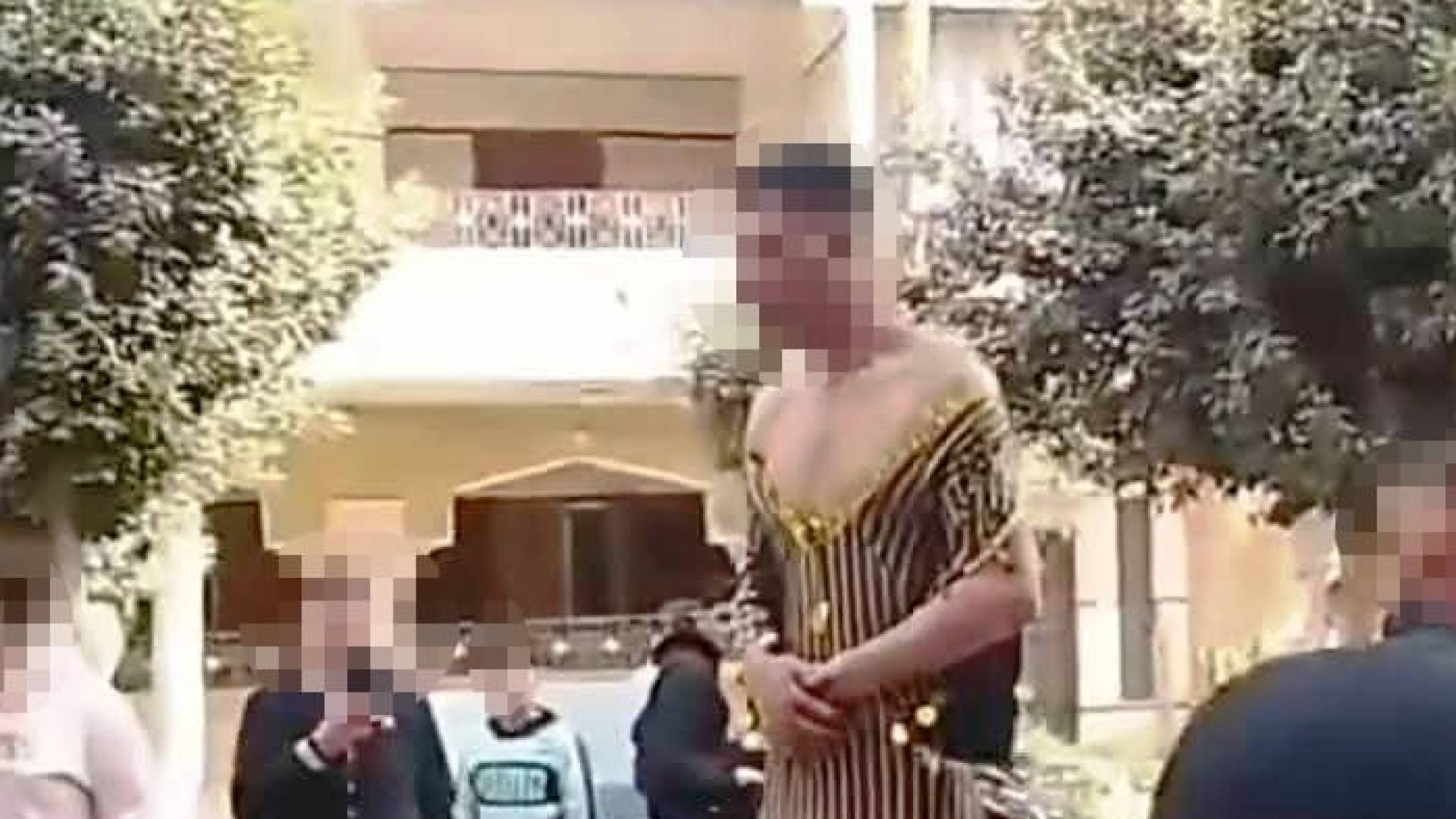 شاب يتعرض للإهانة بمصر