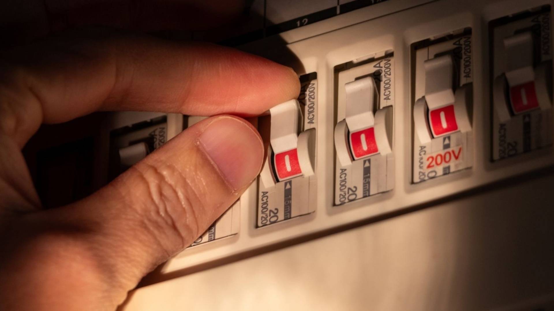 فصل الكهرباء