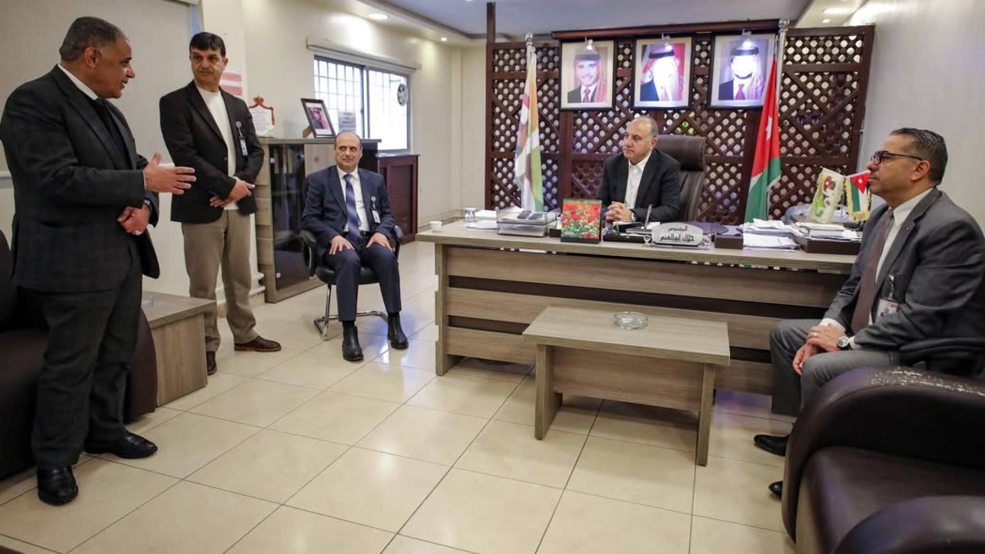 الشواربة يتفقد السوق المركزي للخضار والفواكه