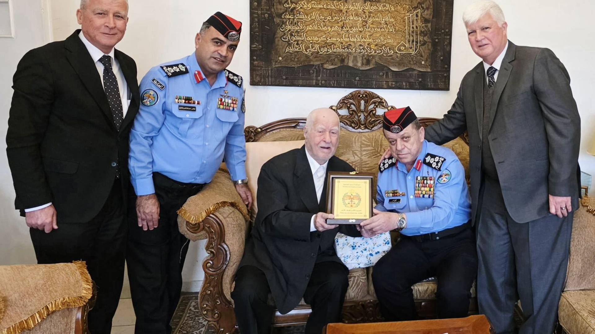 الأمن العام يكرم أقدم متقاعديه