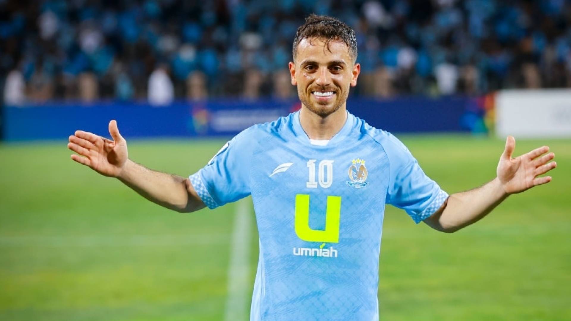 لاعب الفيصلي مجدي العطار يحتفل بفوز سابق