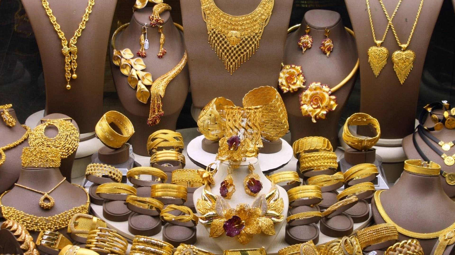 مجوهرات ذهبية