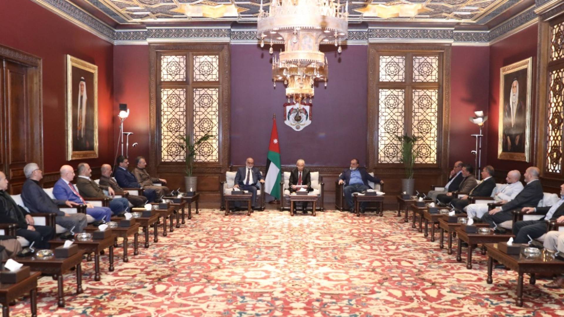 خلال استقباله وفدا من تجمع عشائر اليامون