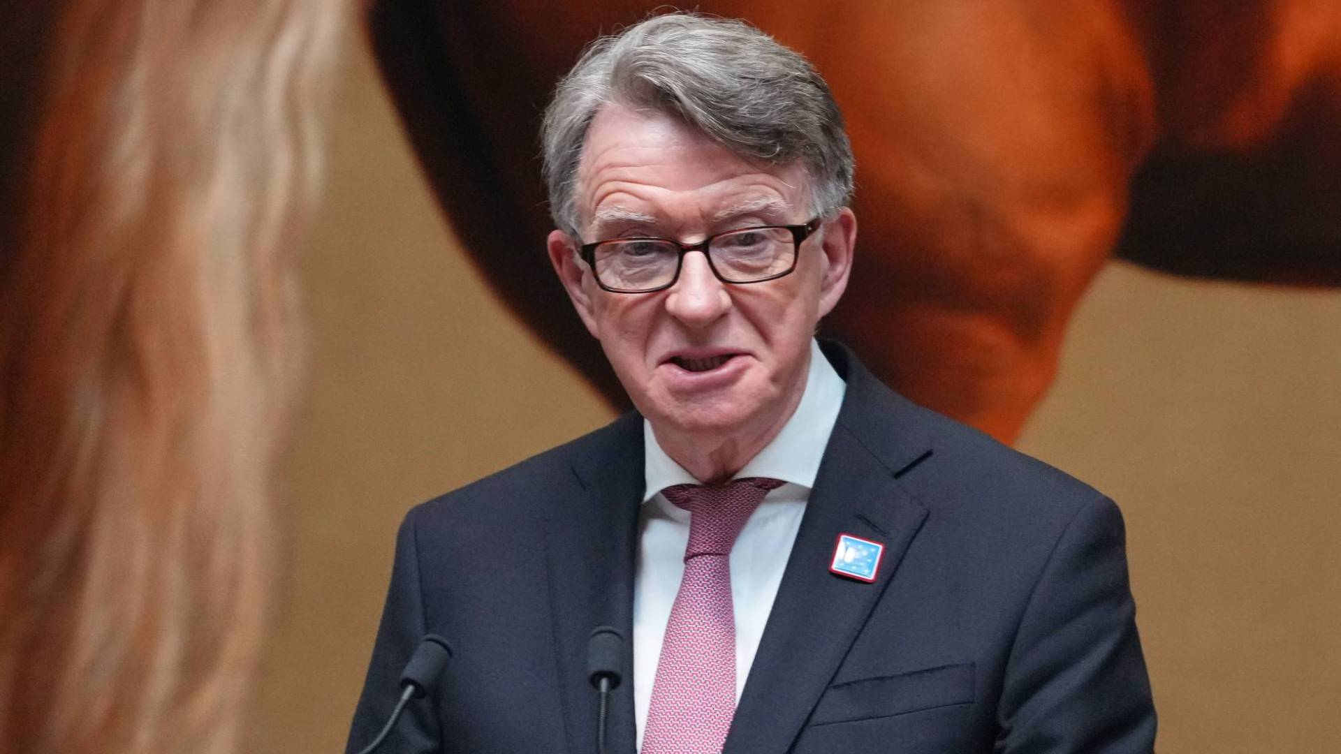 السفير البريطاني السابق لدى الولايات المتحدة الأمريكية، اللورد بيتر ماندلسون