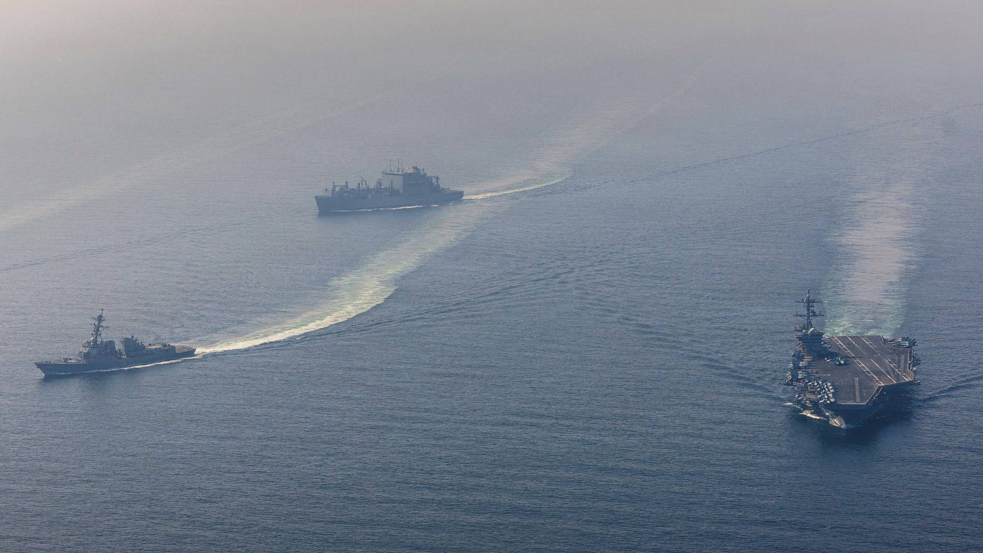 حاملة الطائرات الأمريكية