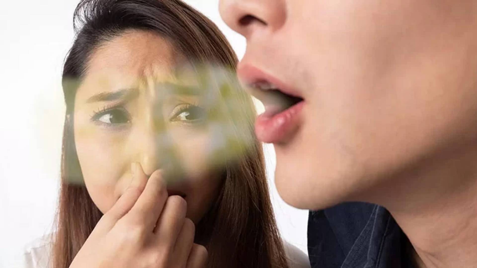 رائحة فم كريهة