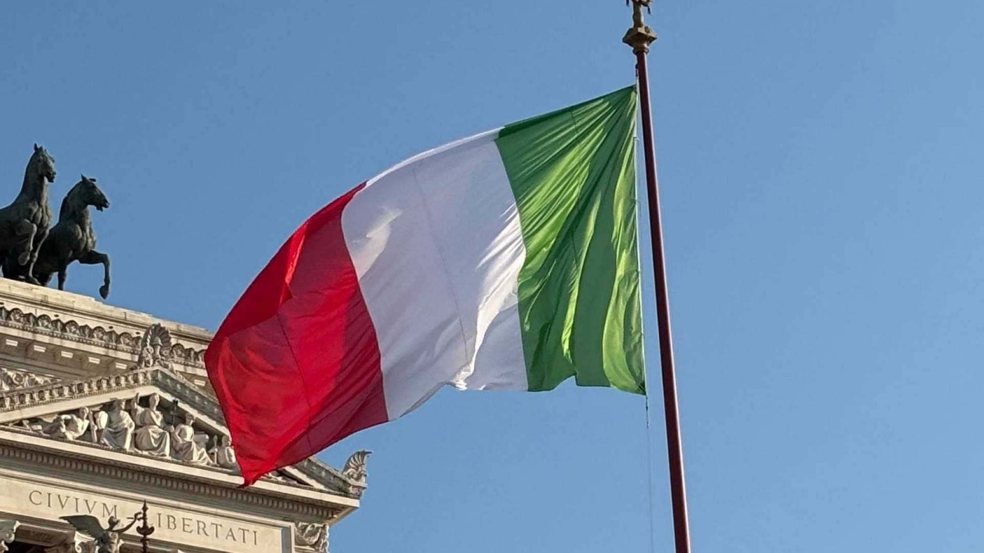 العلم الإيطالي