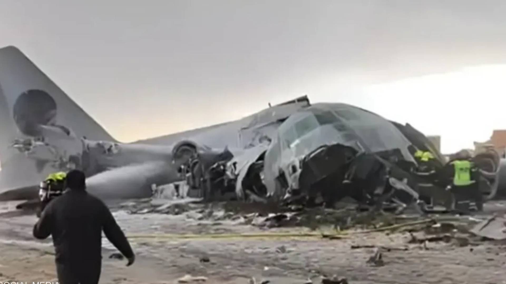 طائرة محطمة