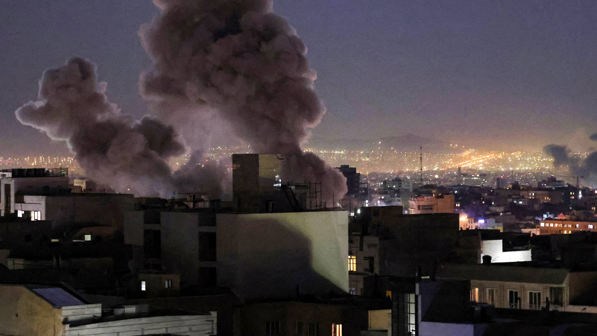 القصف الأمريكي على طهران