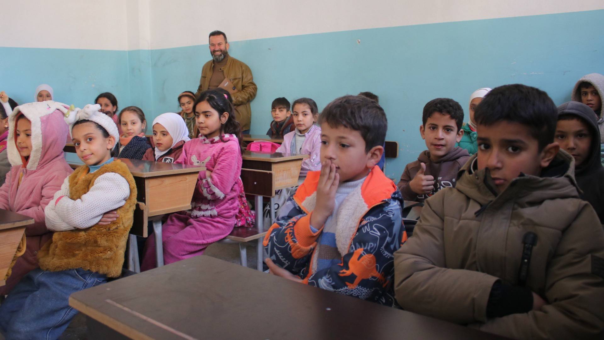 طلاب سوريين على مقاعد الدراسة