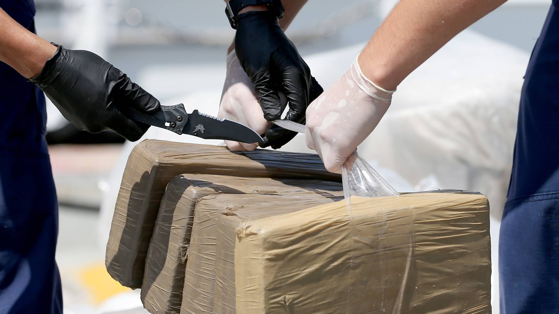 صورة أرشيفية لضبط مواد ممنوعة