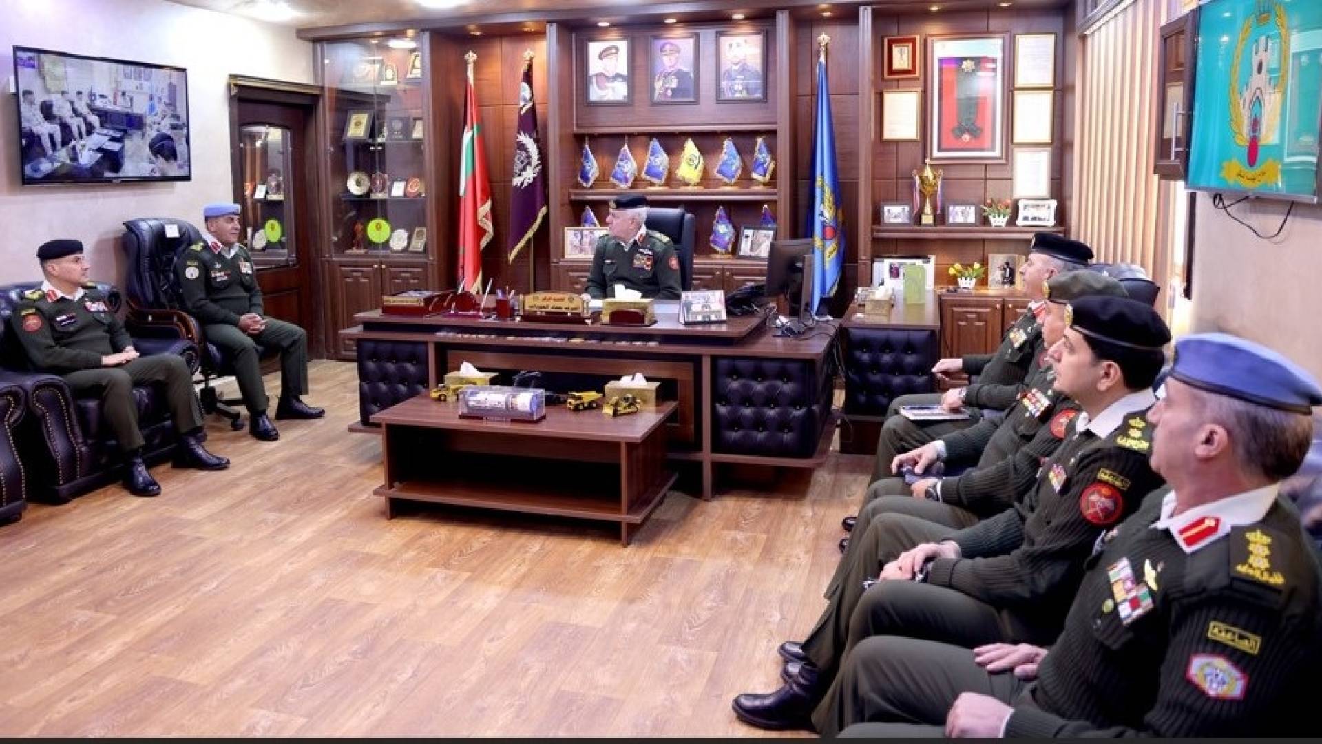 الحنيطي يطلع على جهود سلاح الهندسة الملكي