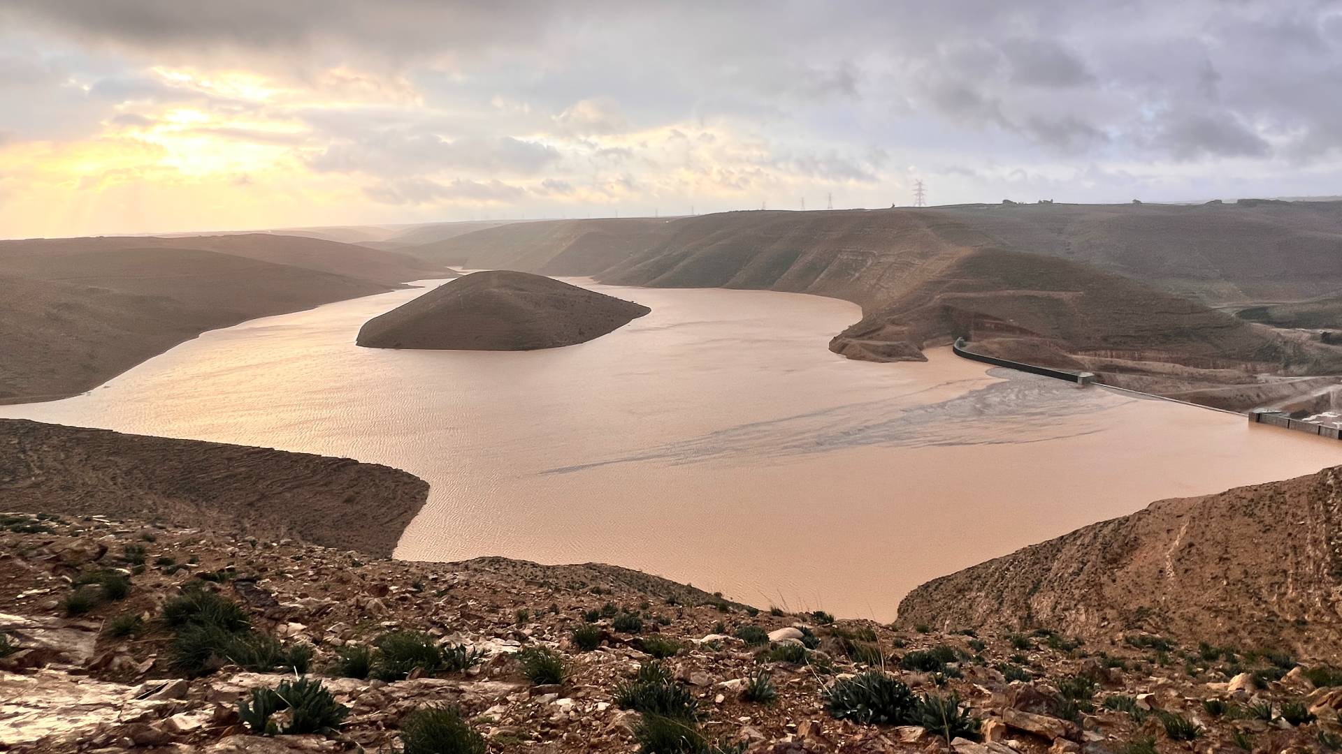 "المياه النيابية" تناقش تحديات القطاع المائي