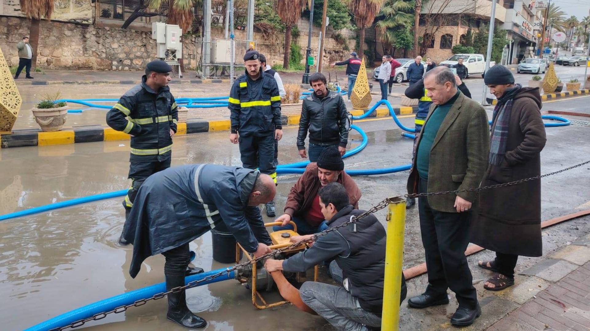 "رئيس لجنة بلدية جرش" يقود متابعة ميدانية لأعمال تصريف المياه في منطقة القيروان