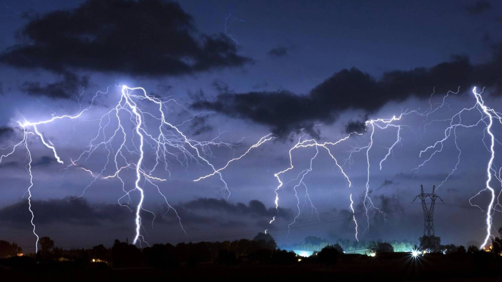 صورة لعواصف رعدية