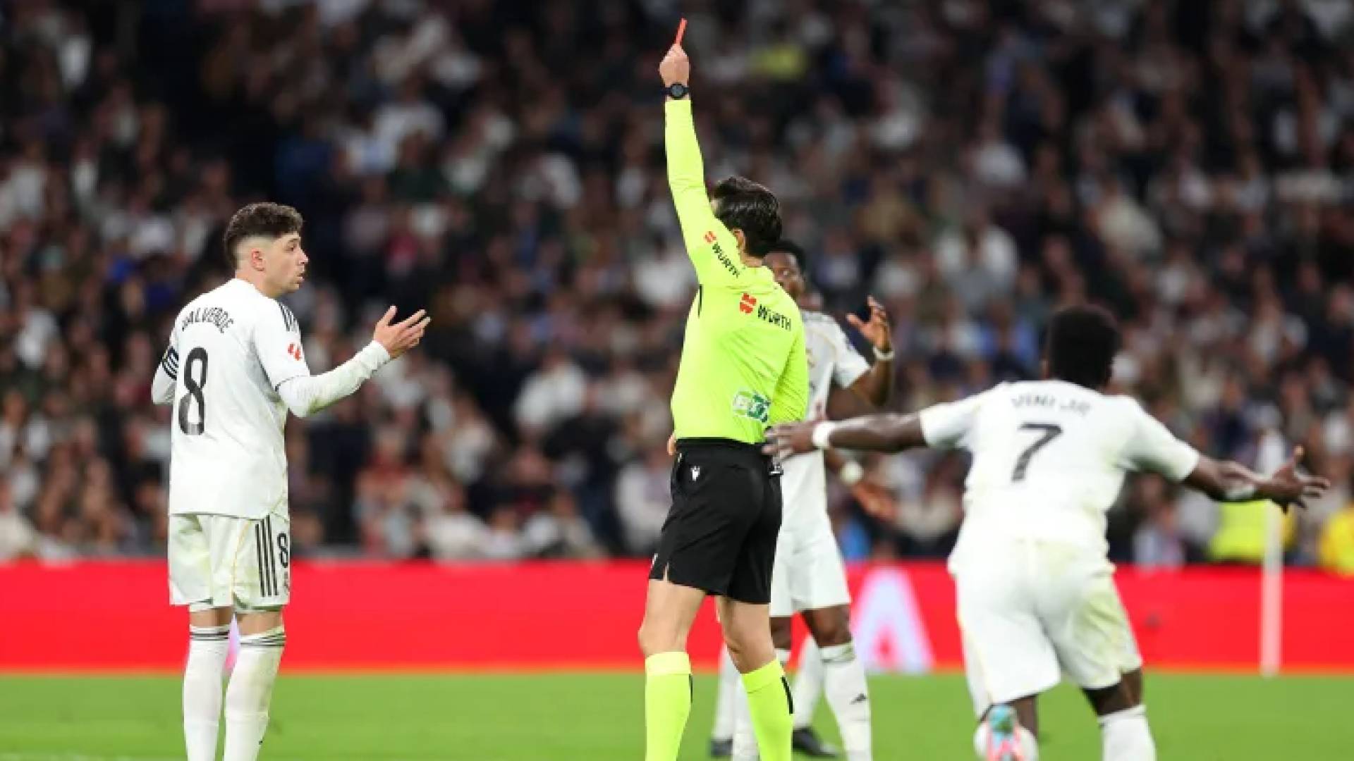 لحظة طرد فالفيردي