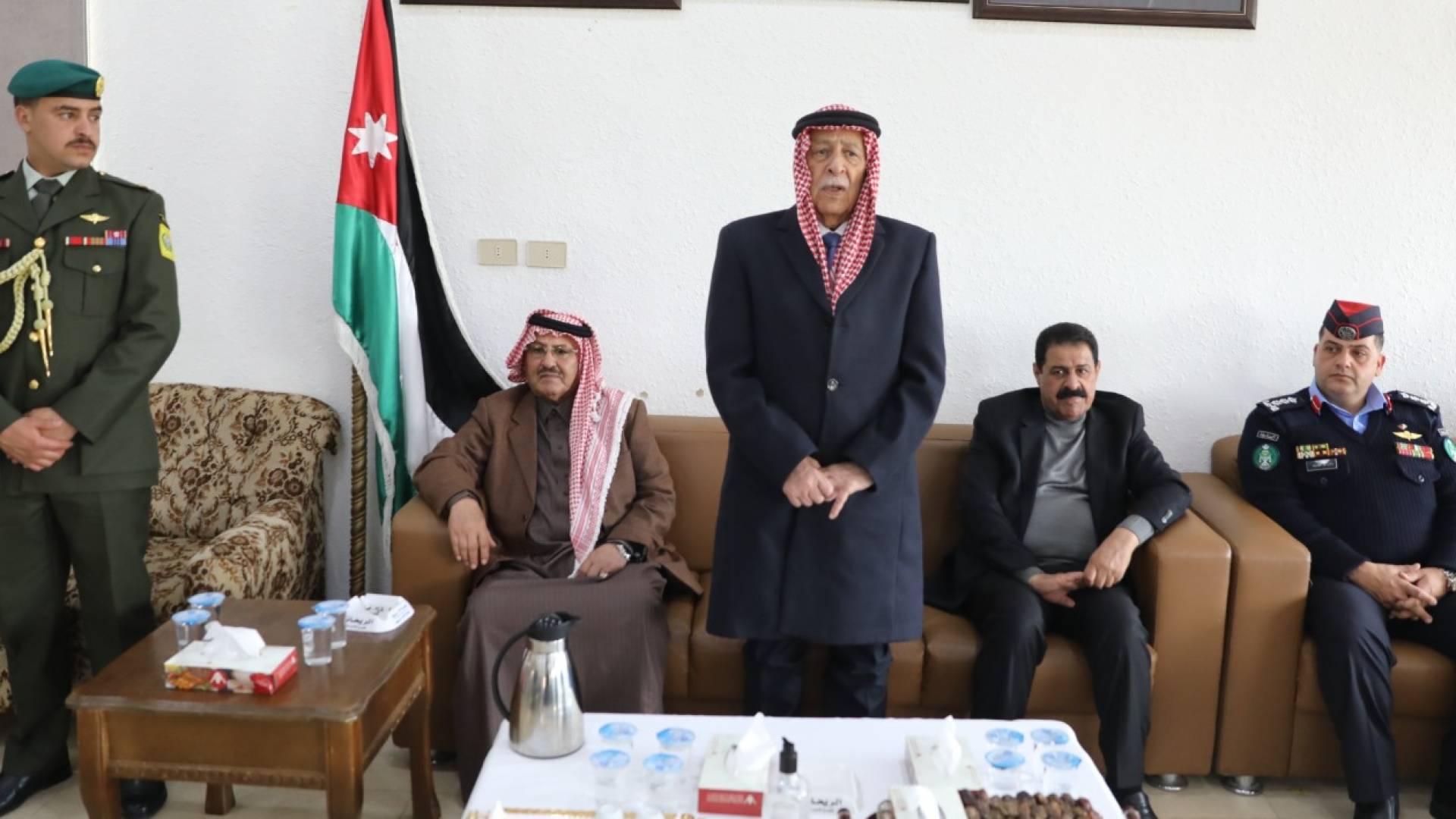 مندوبا عن الملك وولي العهد...العيسوي يعزي عشيرة أبو دلبوح وآل بدر