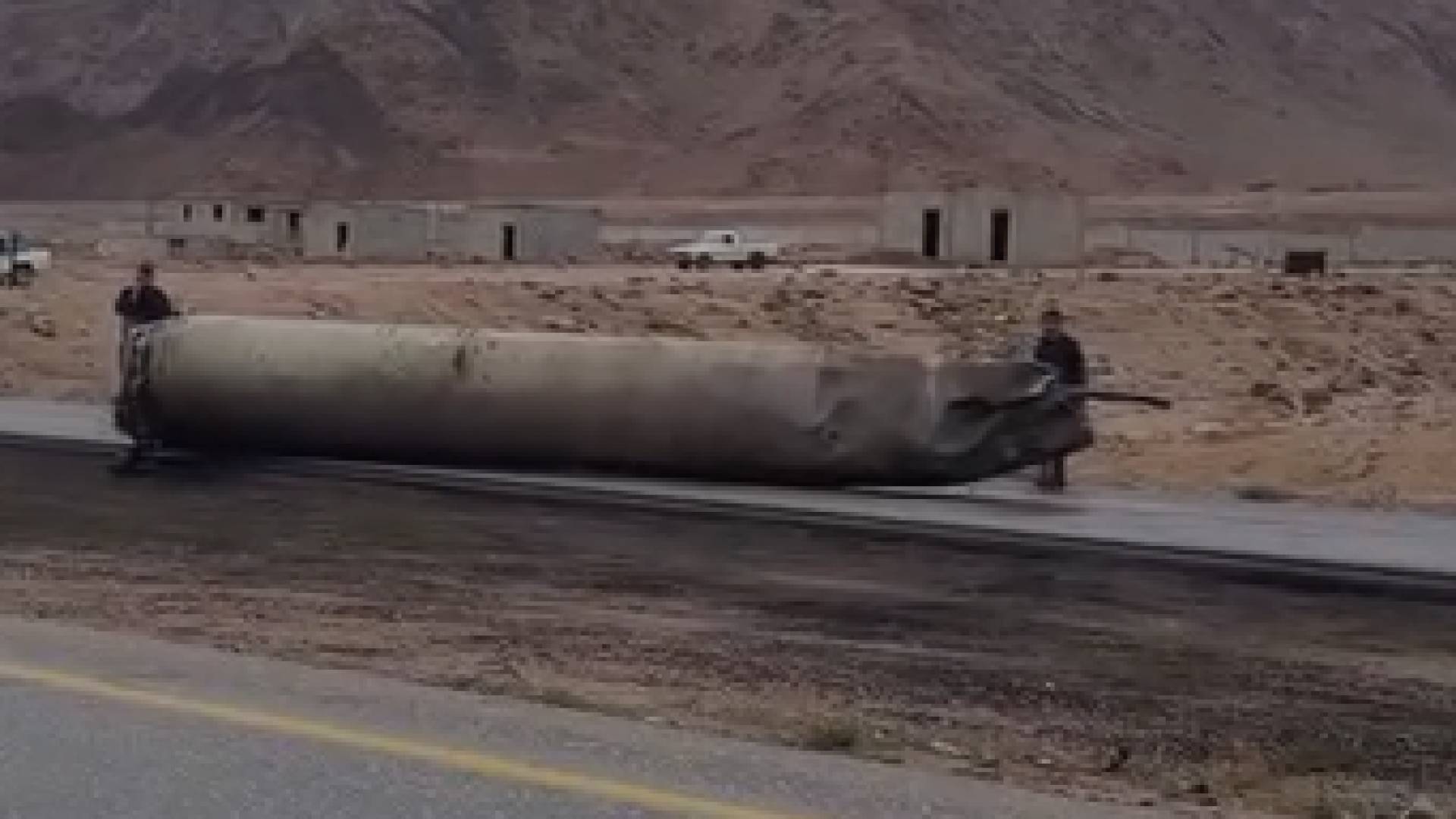 سقوط بقايا جسم متفجر على الطريق الصحراوي