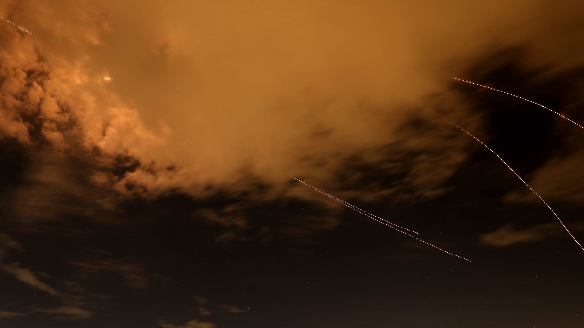 صواريخ في سماء تل أبيب