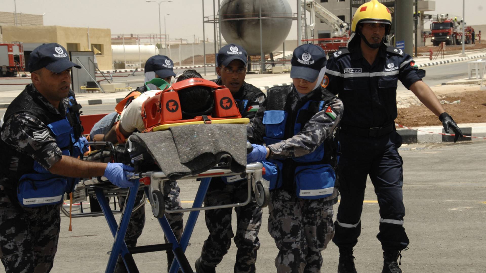 كوادر الدفاع المدني