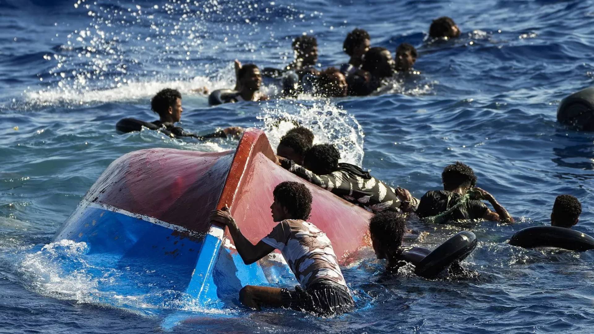 مهاجرين قبالة السواحل اليونانية