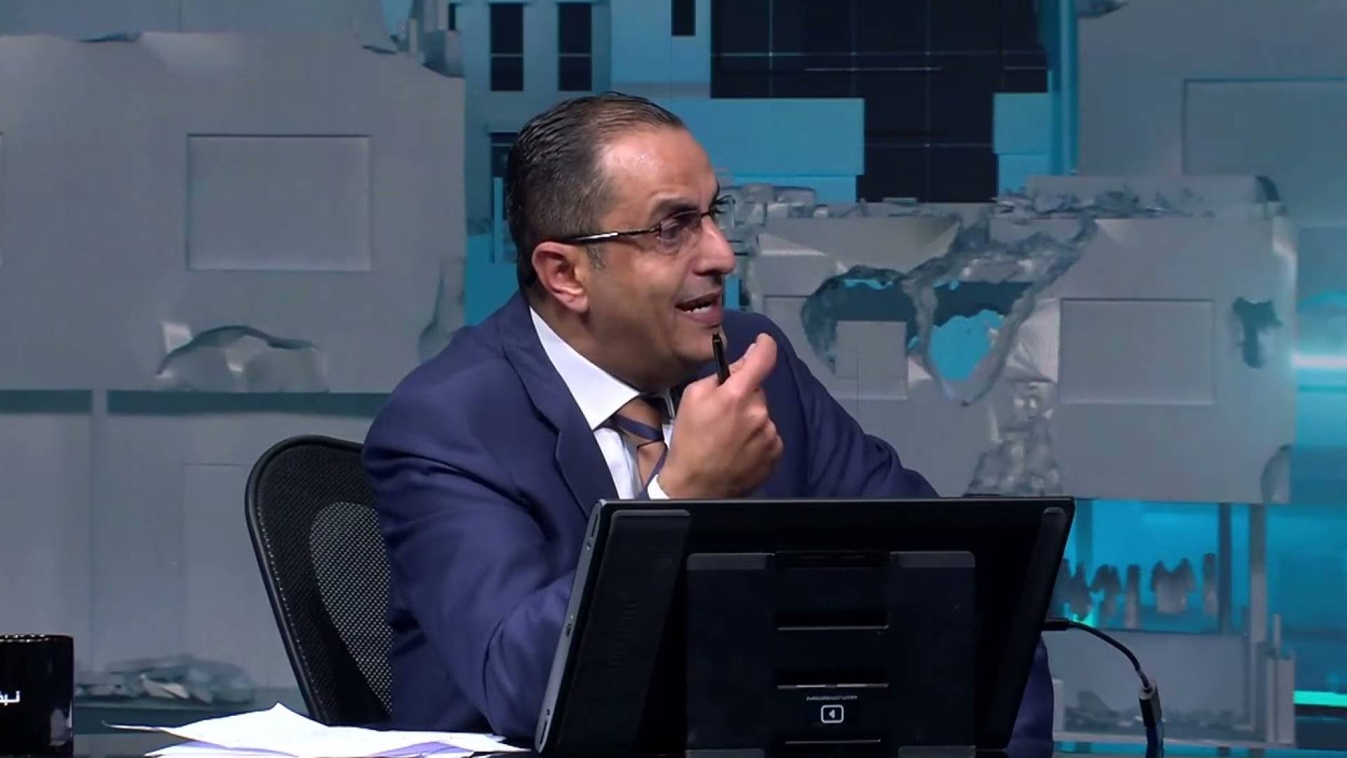 الخبير الاستراتيجي و العسكري نضال ابو زيد