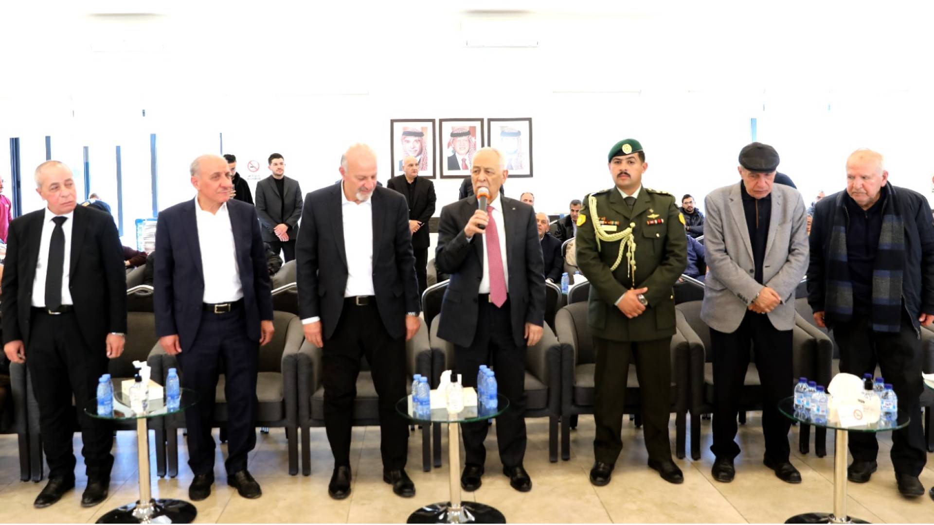 العيسوي يقدم واجب عزاء مندوبا عن جلالة الملك