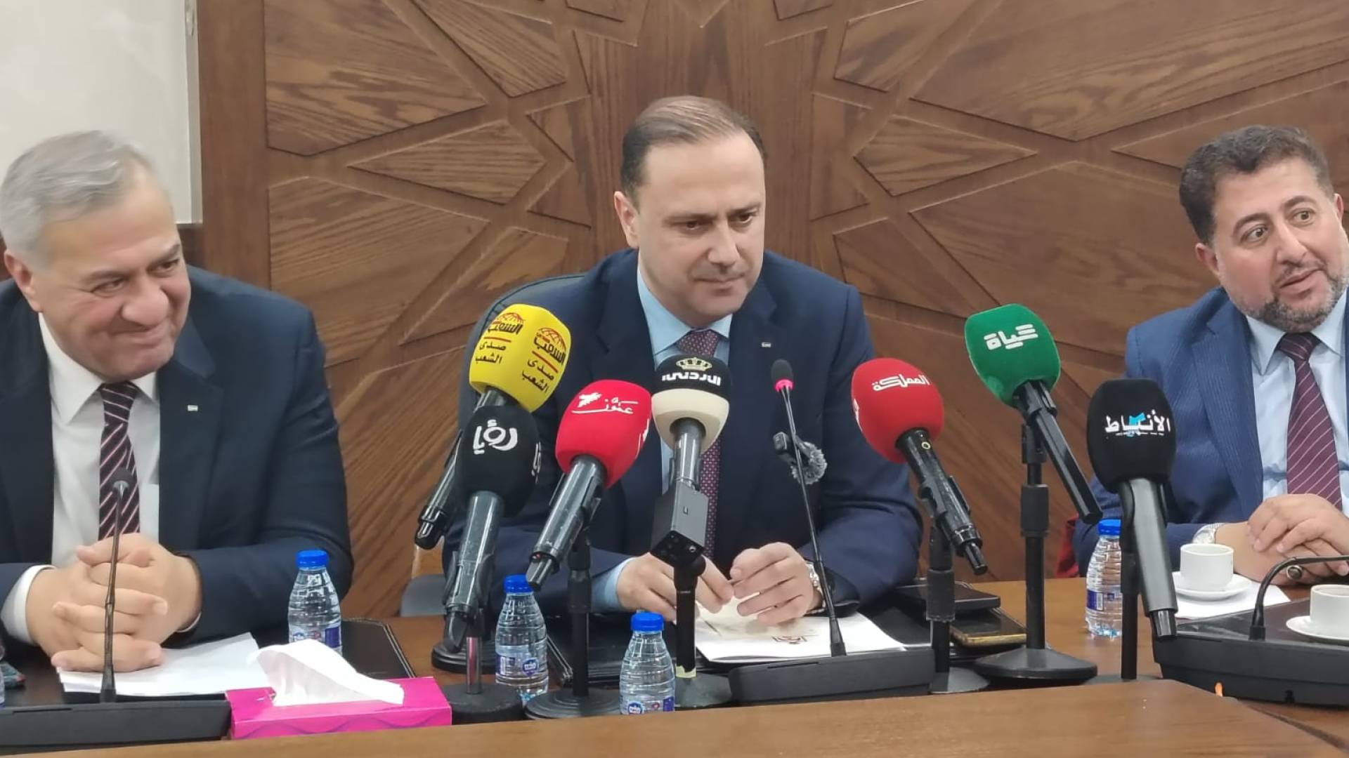 المومني خلال اجتماع لجنة التوجيه الوطني والإعلام النيابية