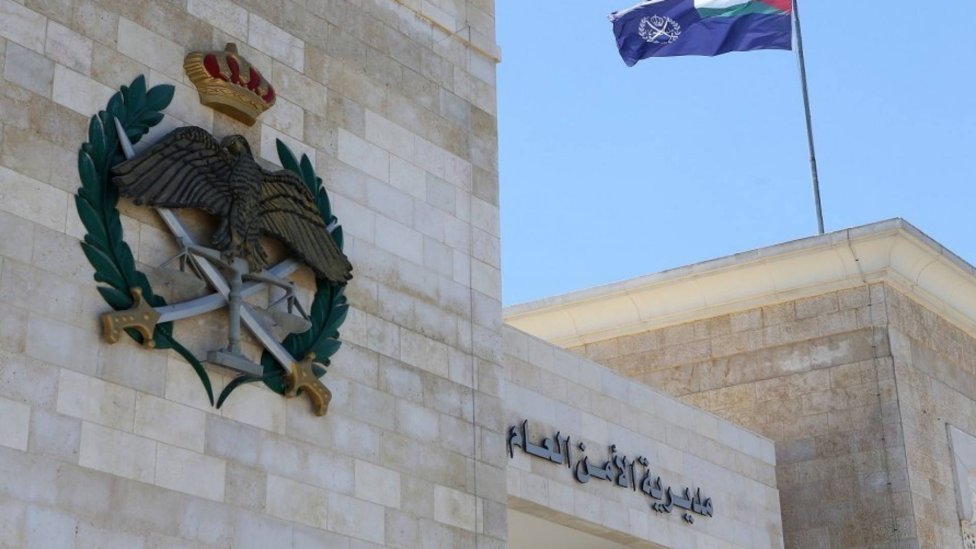 الأمن العام يكشف حقيقة فيديو "الاعتداء في صندوق المركبة".. مشهد تمثيلي لجمع المتابعات