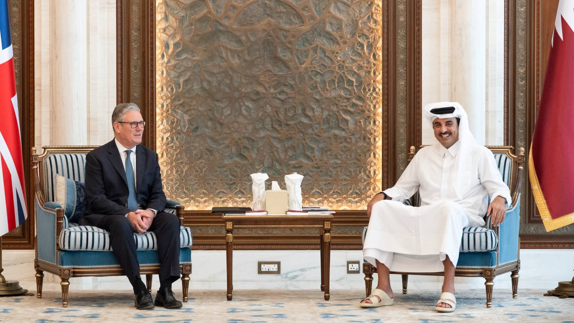 أمير قطر تميم بن حمد يستقبل رئيس الوزراء البريطاني كير ستارمر