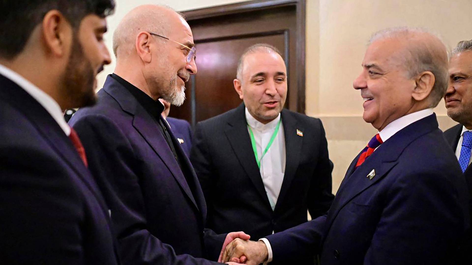 الوفد الإيراني مع رئيس الوزراء الباكستاني