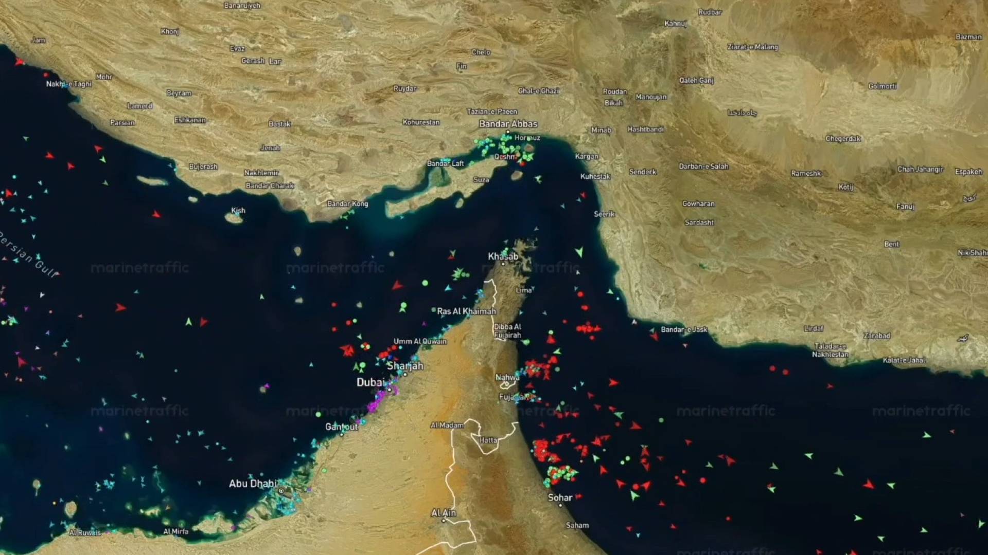 خريطة توضح عبور خجول للسفن في مضيق هرمز
