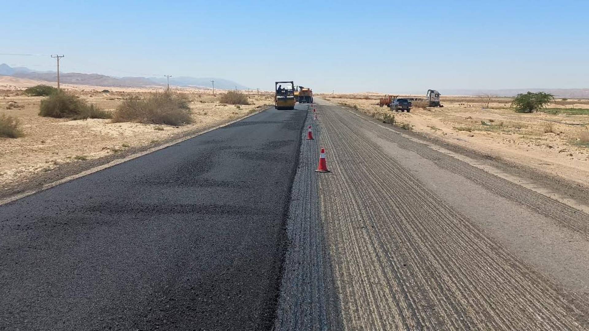 الأشغال تباشر أعمال صيانة على طريق وادي عربة