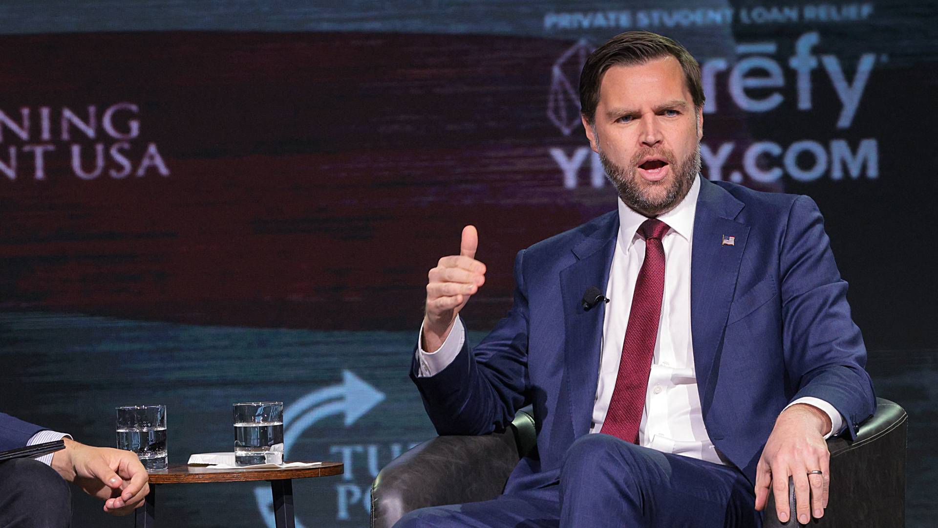 نائب الرئيس الأمريكي دي فانس