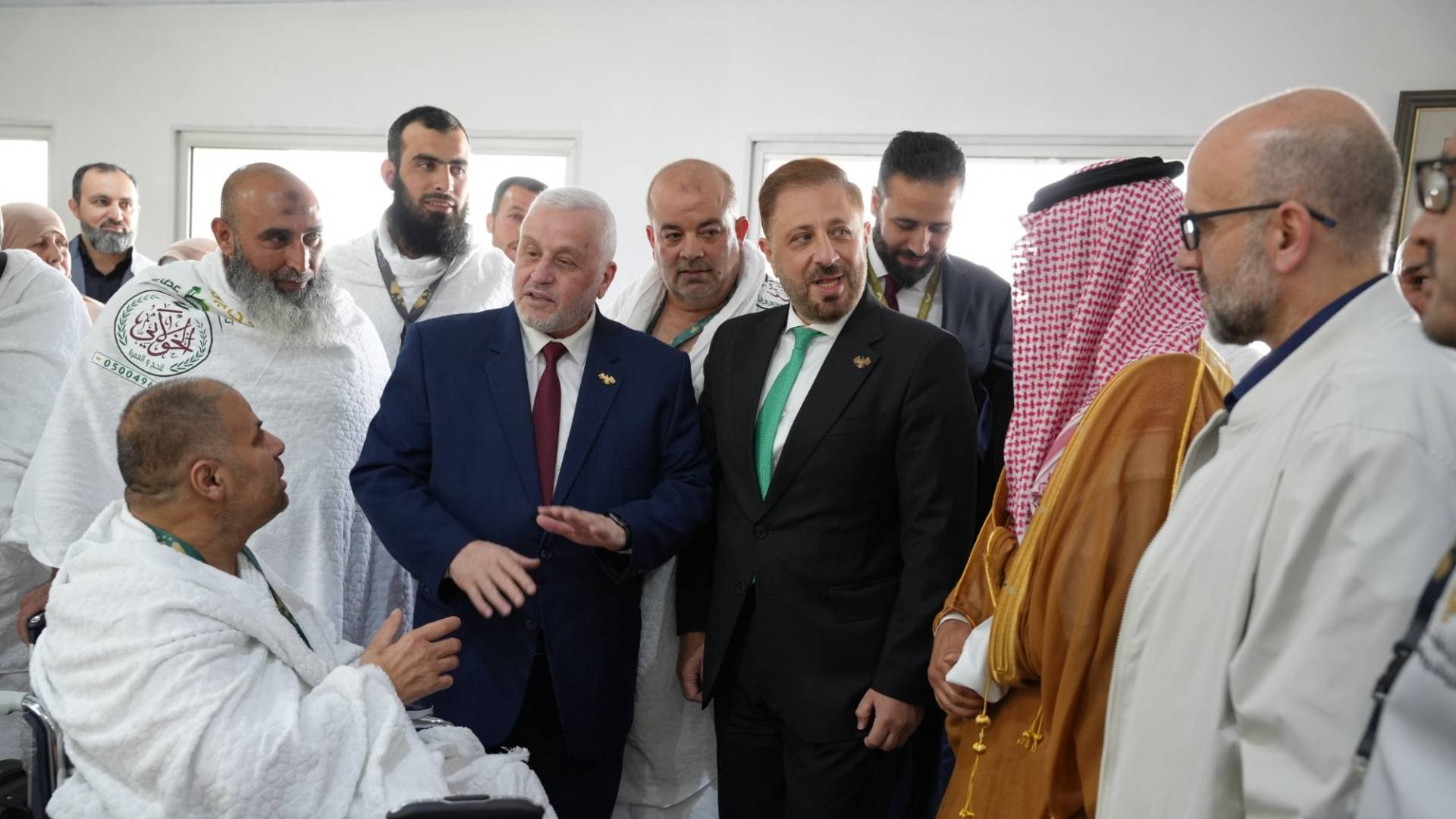 وزير الأوقاف السوري محمد أبو الخير في مطار دمشق الدولي للاطلاع على أوضاع الحجاج السوريين