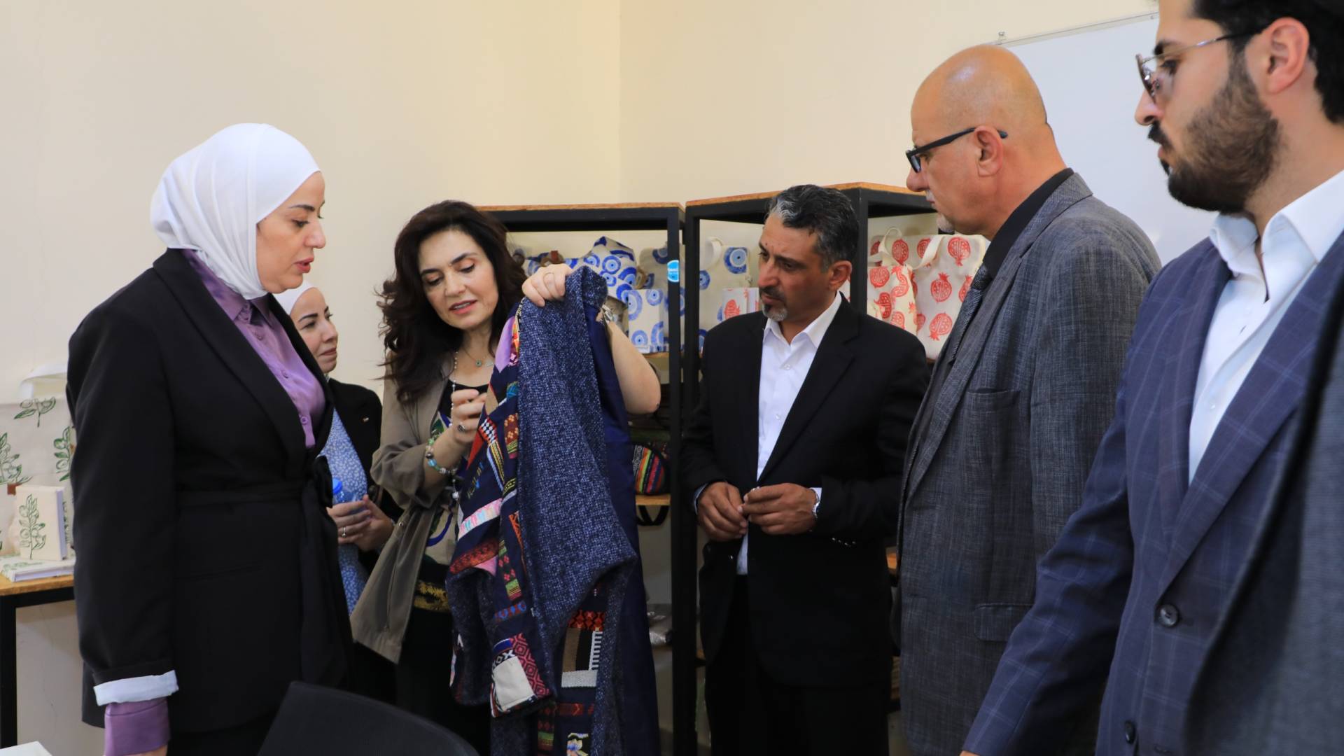 أثناء الجولة الميدانية لوزيرة التنمية الاجتماعية
