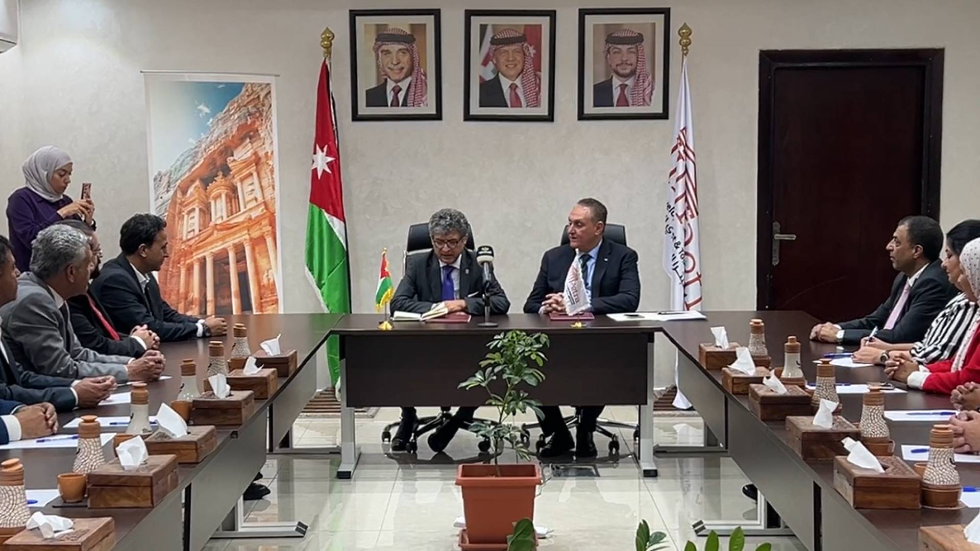 وزير البيئة أيمن عبد الله سليمان، رئيس مجلس المفوضين بإقليم البترا المهندس عدنان السواعير