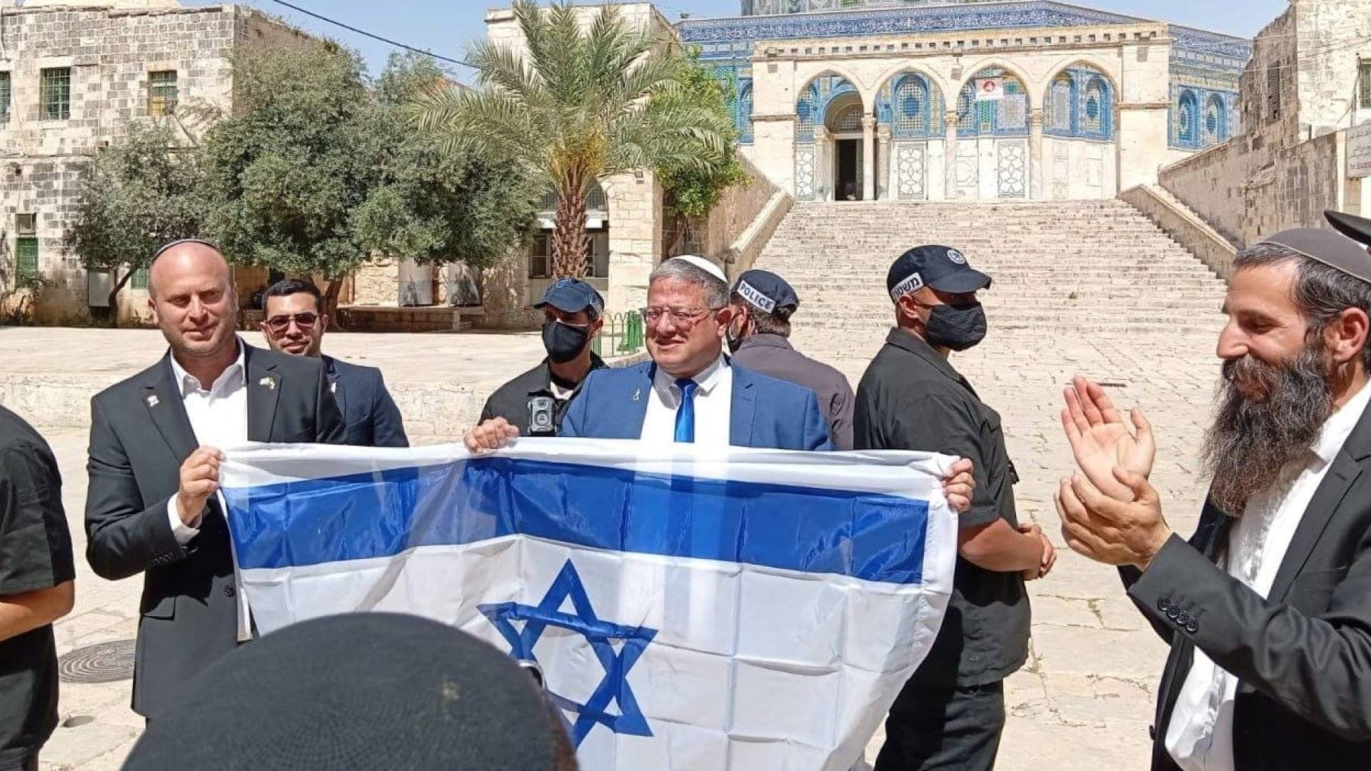 بن غفير يقتحم المسجد الأقصى
