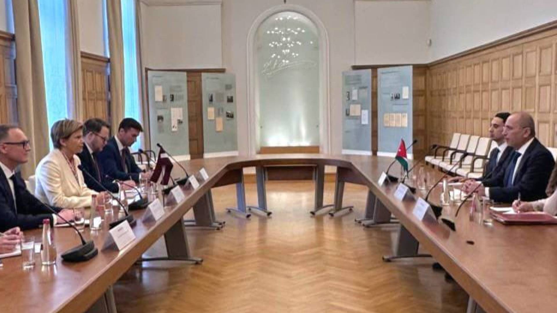 وزير الخارجية أيمن الصفدي والرئيس لاتفيا رانكيفيتش