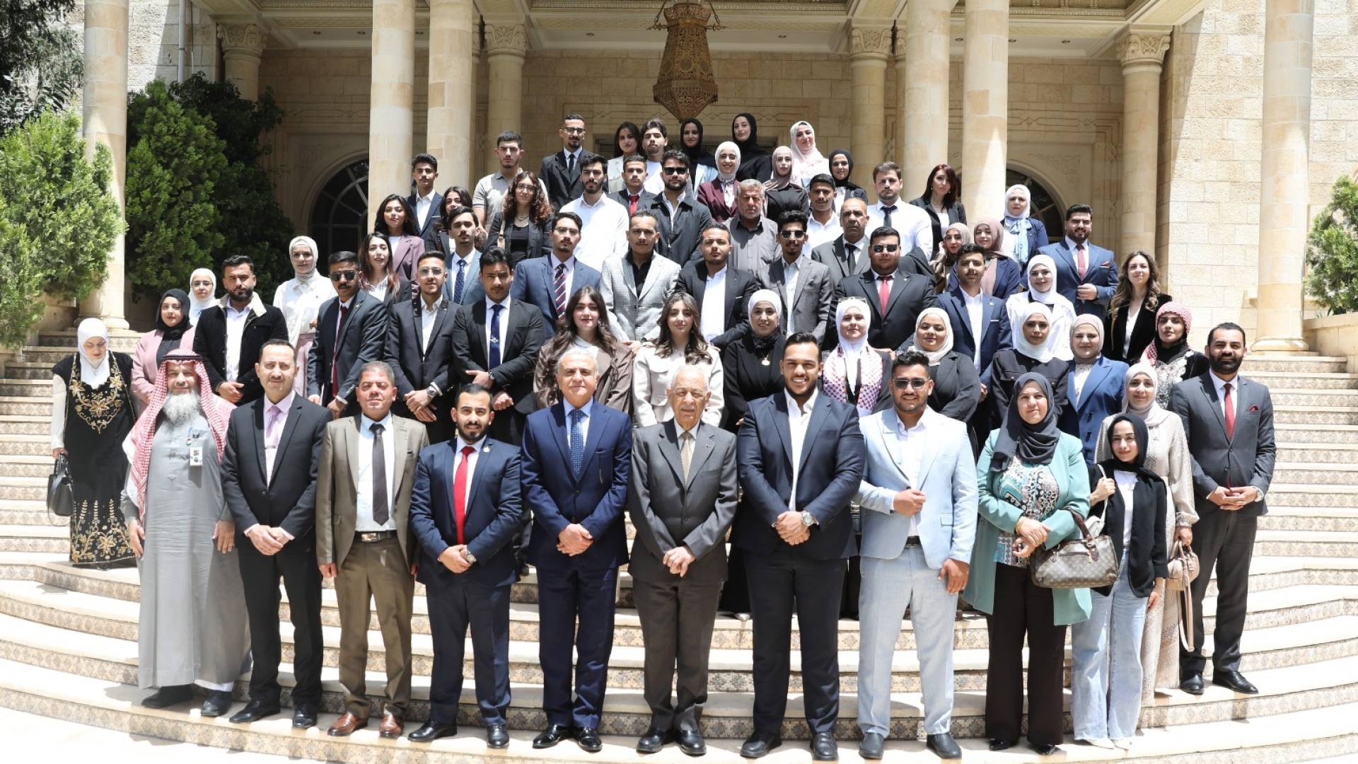 العيسوي خلال استقباله طلبة جامعات وفعاليات أكاديمية