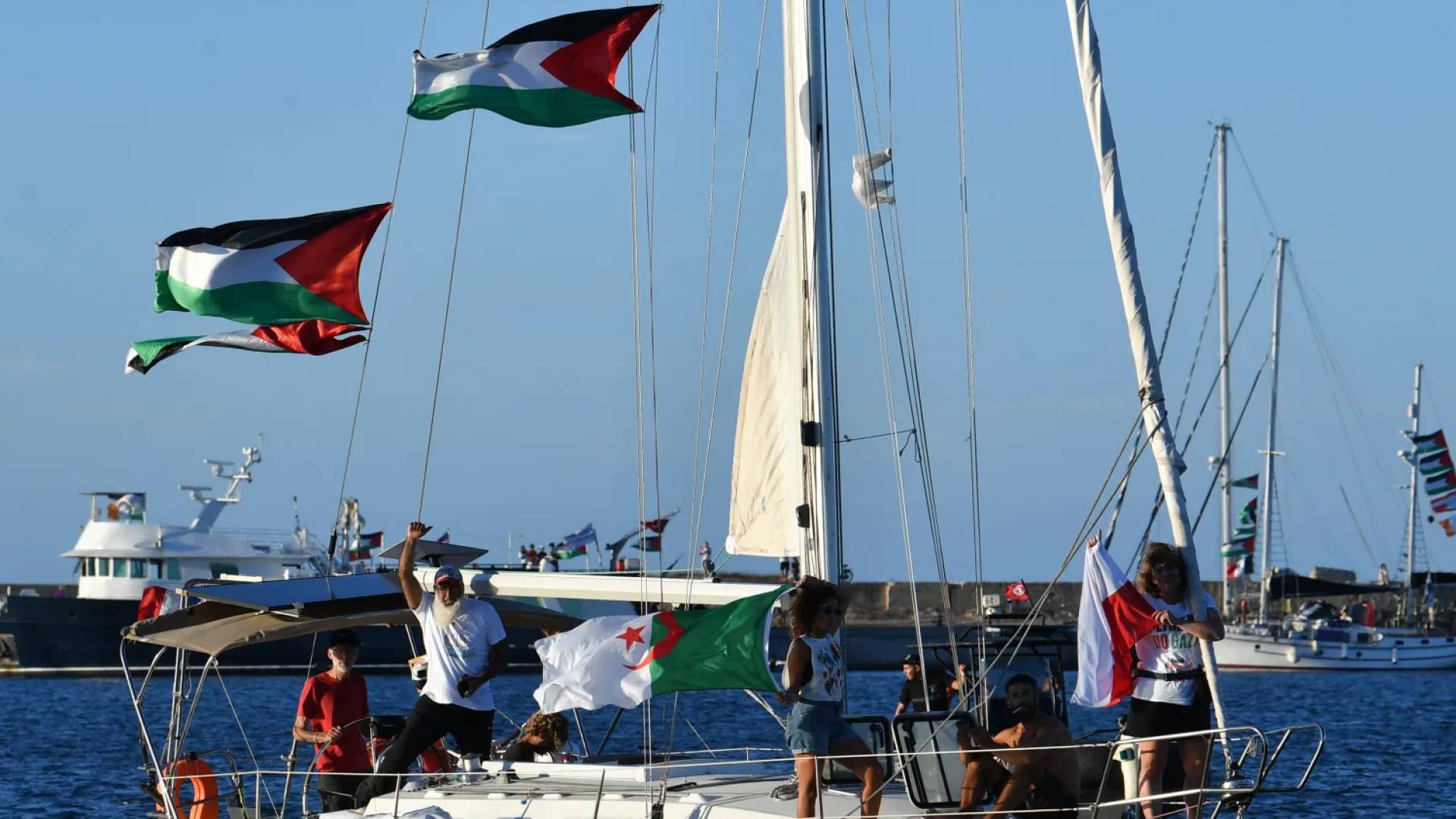 سفينة من أسطول الصمود المتجه إلى قطاع غزة
